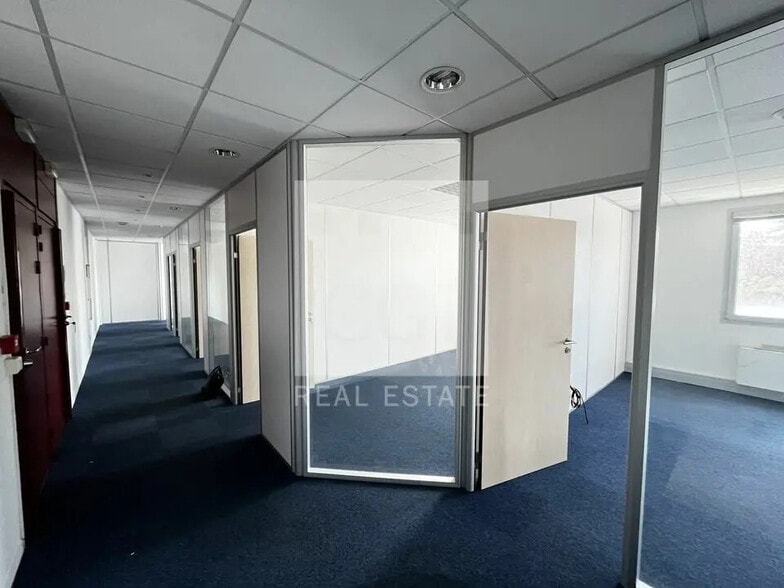 Office in Bron for sale - Interior Photo - Image 3 of 11