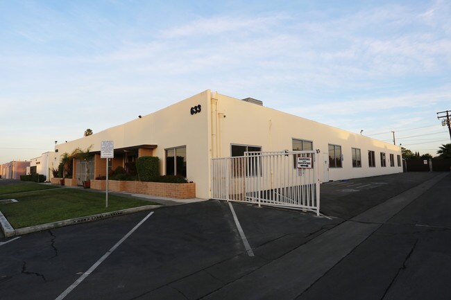 Plus de détails pour 633 Young St, Santa Ana, CA - Industriel à louer