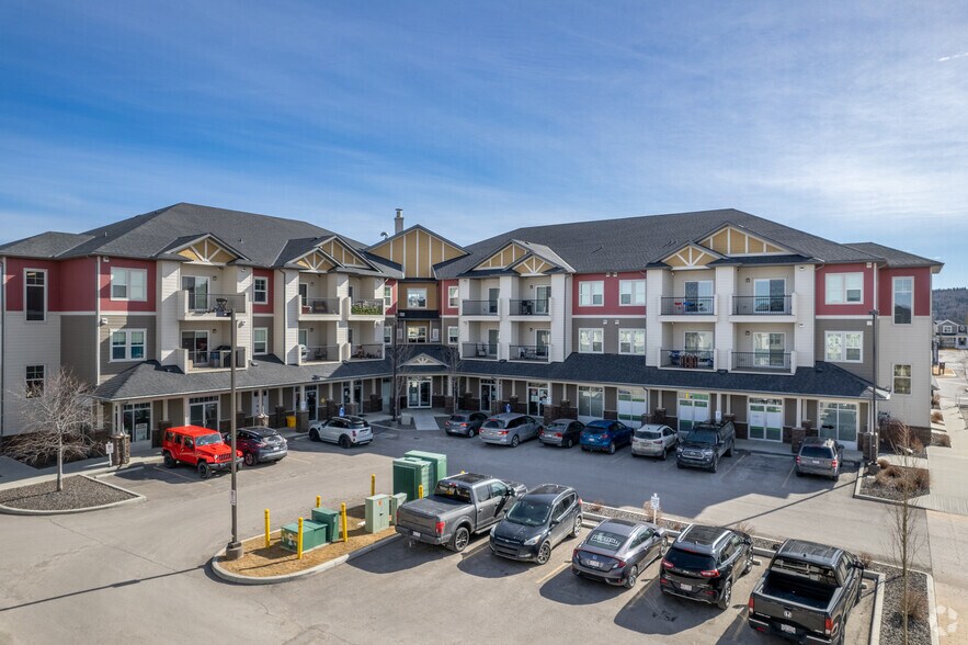 101 Sunset Dr, Cochrane, AB à louer - Photo du bâtiment - Image 3 de 5