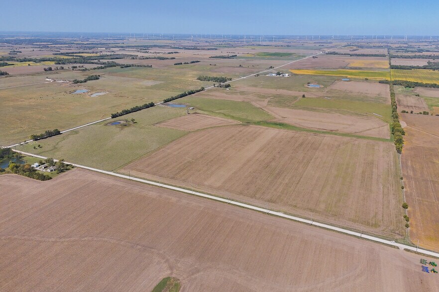 311 +/- Acres on 3400 St., Moran, KS à vendre - Photo du bâtiment - Image 2 de 37