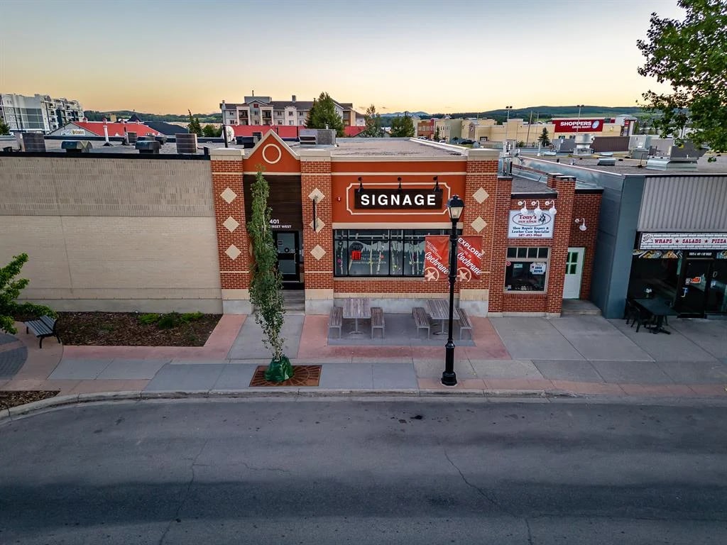 305 1st St W, Cochrane, AB for lease Building Photo- Image 1 of 1