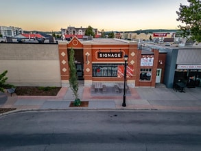 305 1st St W, Cochrane, AB for lease Building Photo- Image 1 of 1