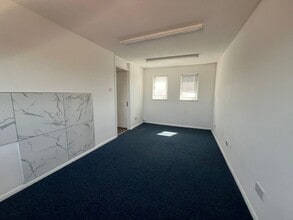 50 Lennon Dr, Milton Keynes for lease Interior Photo- Image 1 of 7