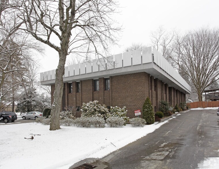 555 Newfield Ave, Stamford, CT à vendre - Photo du bâtiment - Image 3 de 14