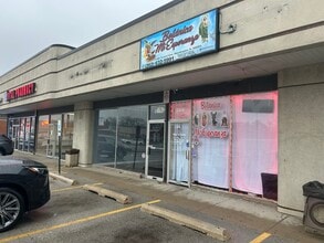 2304-2312 Grand Ave, Waukegan, IL à louer Photo du bâtiment- Image 1 de 1