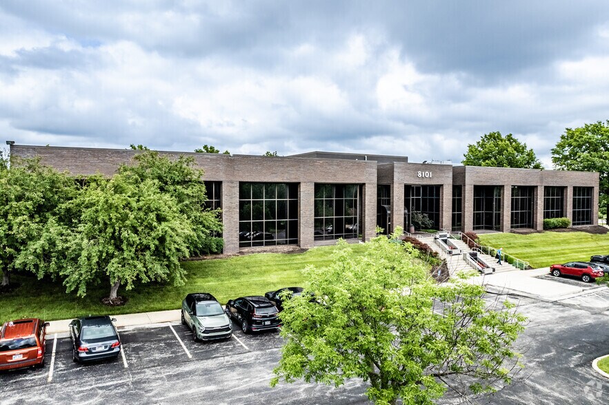 8101 College Blvd, Overland Park, KS à louer - Photo du bâtiment - Image 3 de 5