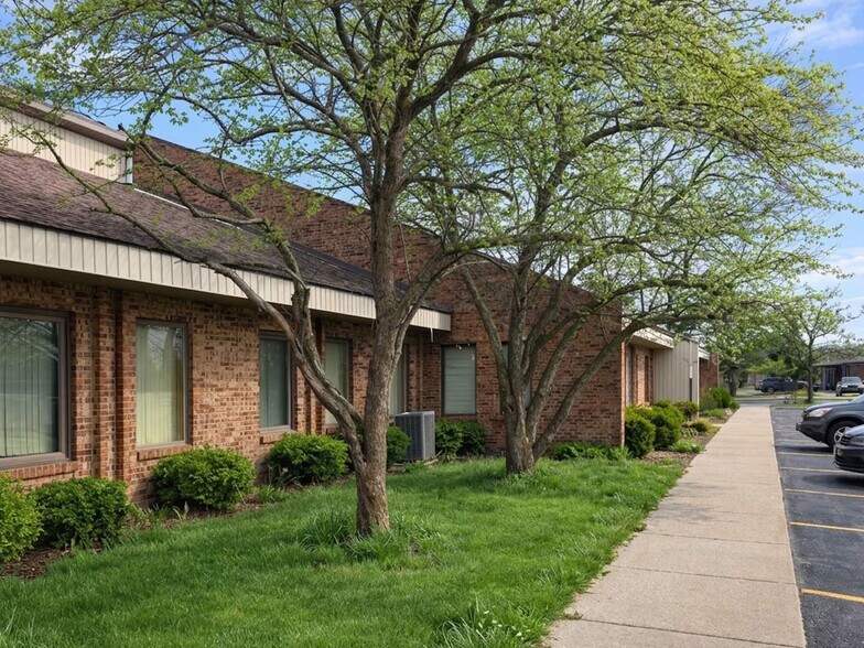 8915 Broadway, Merrillville, IN à louer - Photo du bâtiment - Image 3 de 4