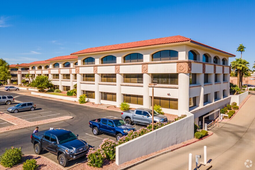 8777 E Via de Ventura, Scottsdale, AZ à louer - Photo du bâtiment - Image 2 de 9