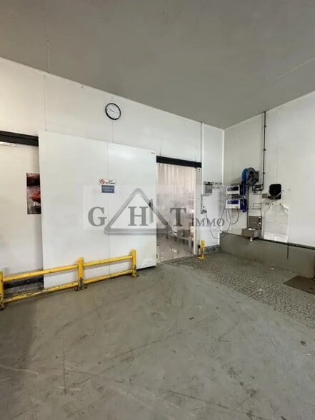 Industrial in Montreuil for sale - Interior Photo - Image 3 of 5