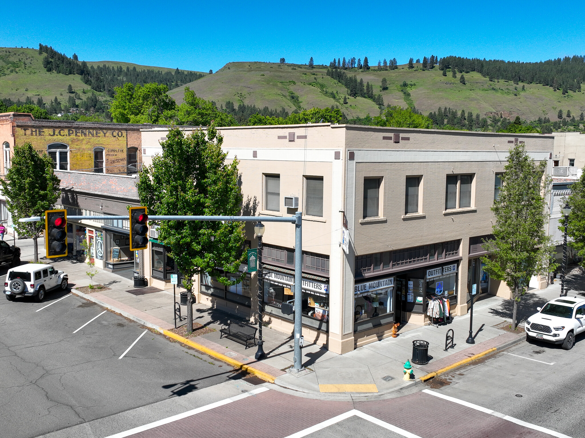 1124 Adams Ave, La Grande, OR for sale Building Photo- Image 1 of 19