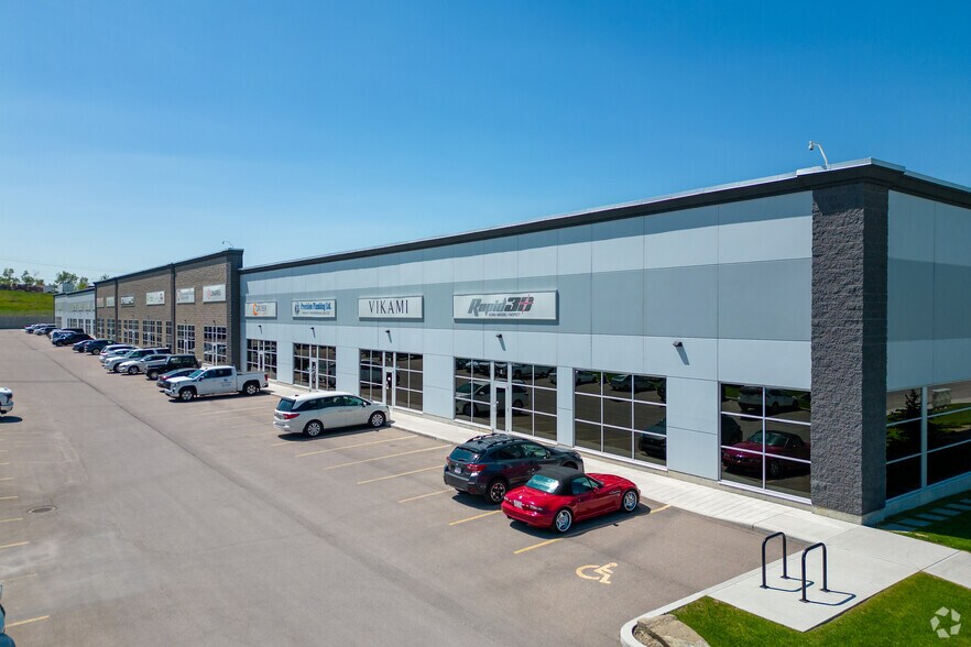 1011 57th Ave NE, Calgary, AB à vendre - Photo principale - Image 1 de 1