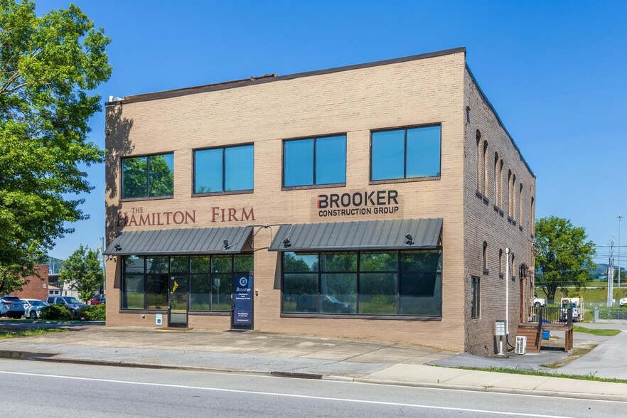 2401 Broad Street, Chattanooga, TN à vendre - Photo du bâtiment - Image 1 de 52