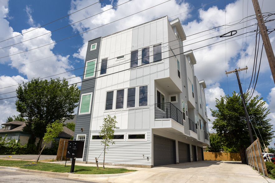 1004 Travis ave, Fort Worth, TX for sale - Building Photo - Image 1 of 49