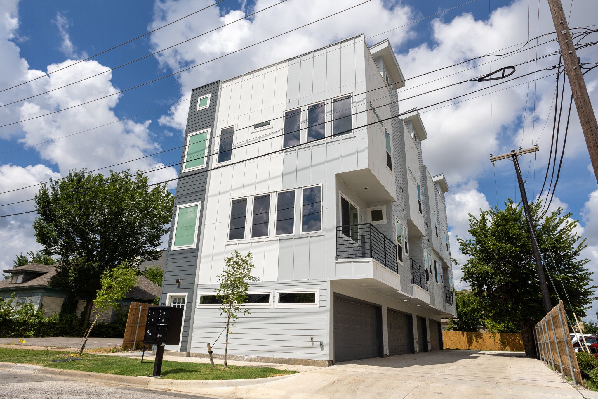 1004 Travis ave, Fort Worth, TX à vendre Photo du bâtiment- Image 1 de 50