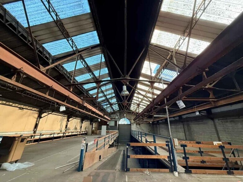 Flex in Le Havre for lease - Interior Photo - Image 3 of 6