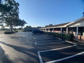 1212 66th St N, Saint Petersburg, FL for lease Interior Photo- Image 2 of 13