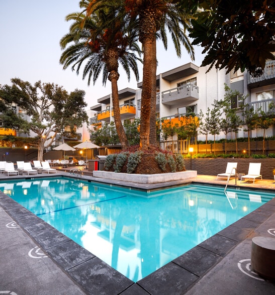 160 S Virgil Ave, Los Angeles, CA à vendre - Photo du bâtiment - Image 2 de 13