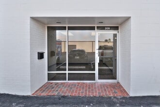 4901 Milwee St, Houston, TX for lease Interior Photo- Image 1 of 6