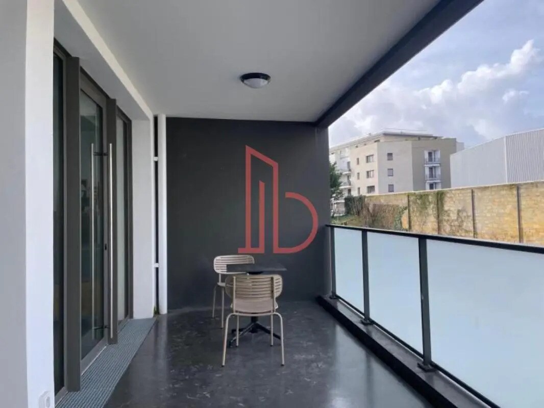 Office in Talence for lease Building Photo- Image 1 of 8