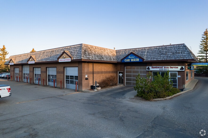 217 Hawksbrow Dr NW, Calgary, AB à vendre - Photo principale - Image 1 de 7