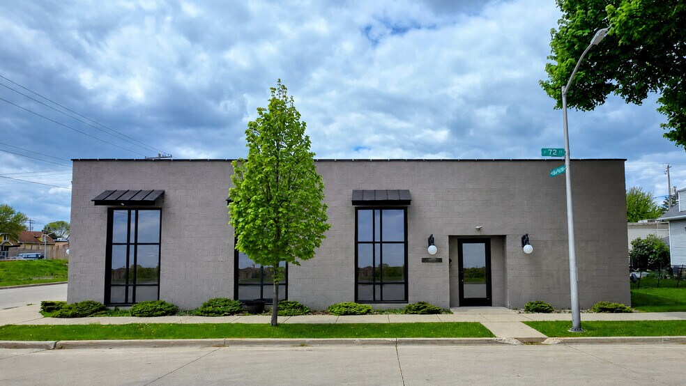 1825 S 72nd St, Milwaukee, WI à louer - Photo du bâtiment - Image 2 de 3
