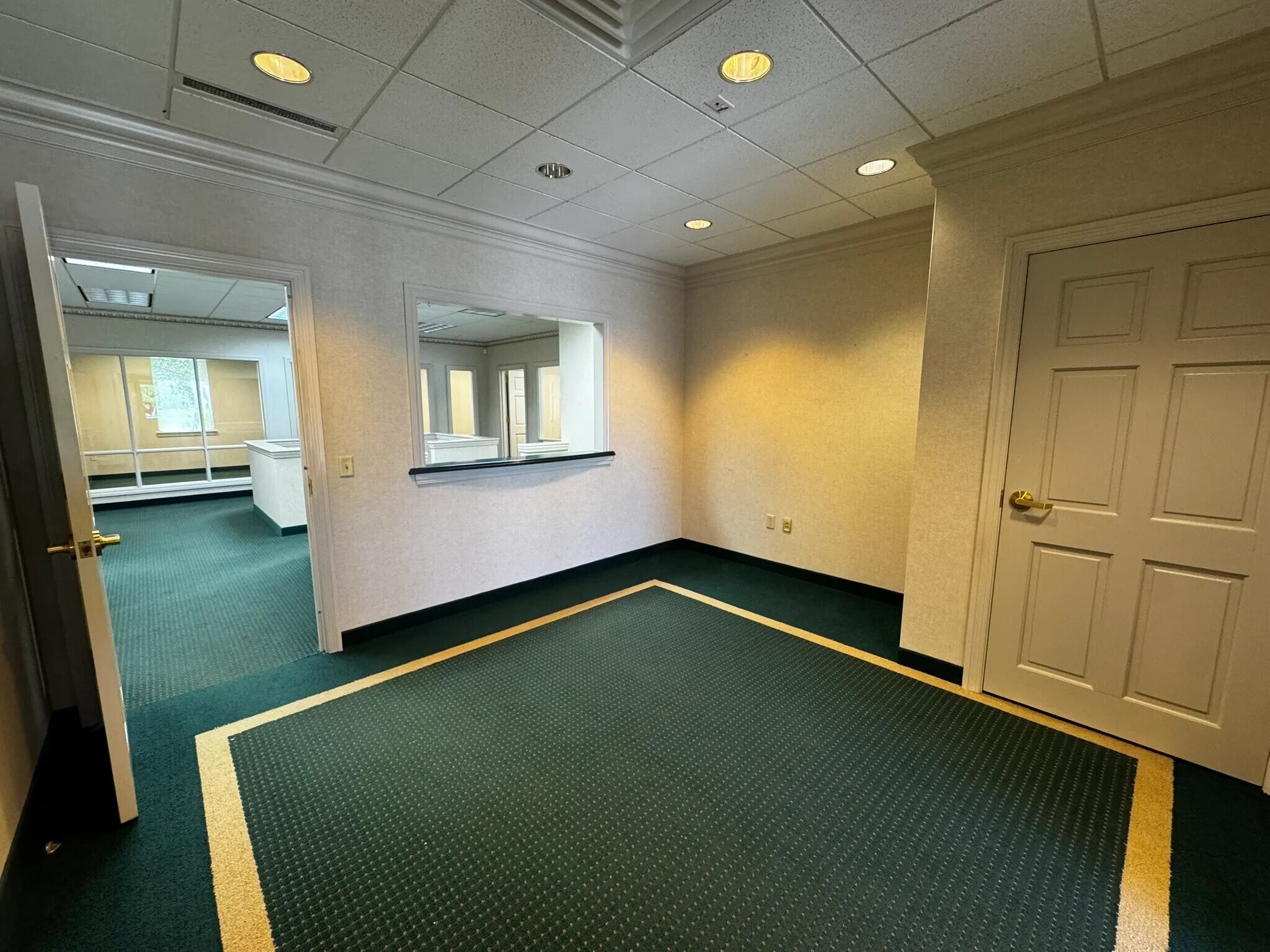 845 Commerce Dr, Perrysburg, OH for lease Interior Photo- Image 1 of 7