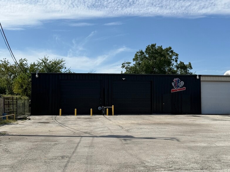 5540 Dietrich Rd, San Antonio, TX à louer - Photo du bâtiment - Image 2 de 15