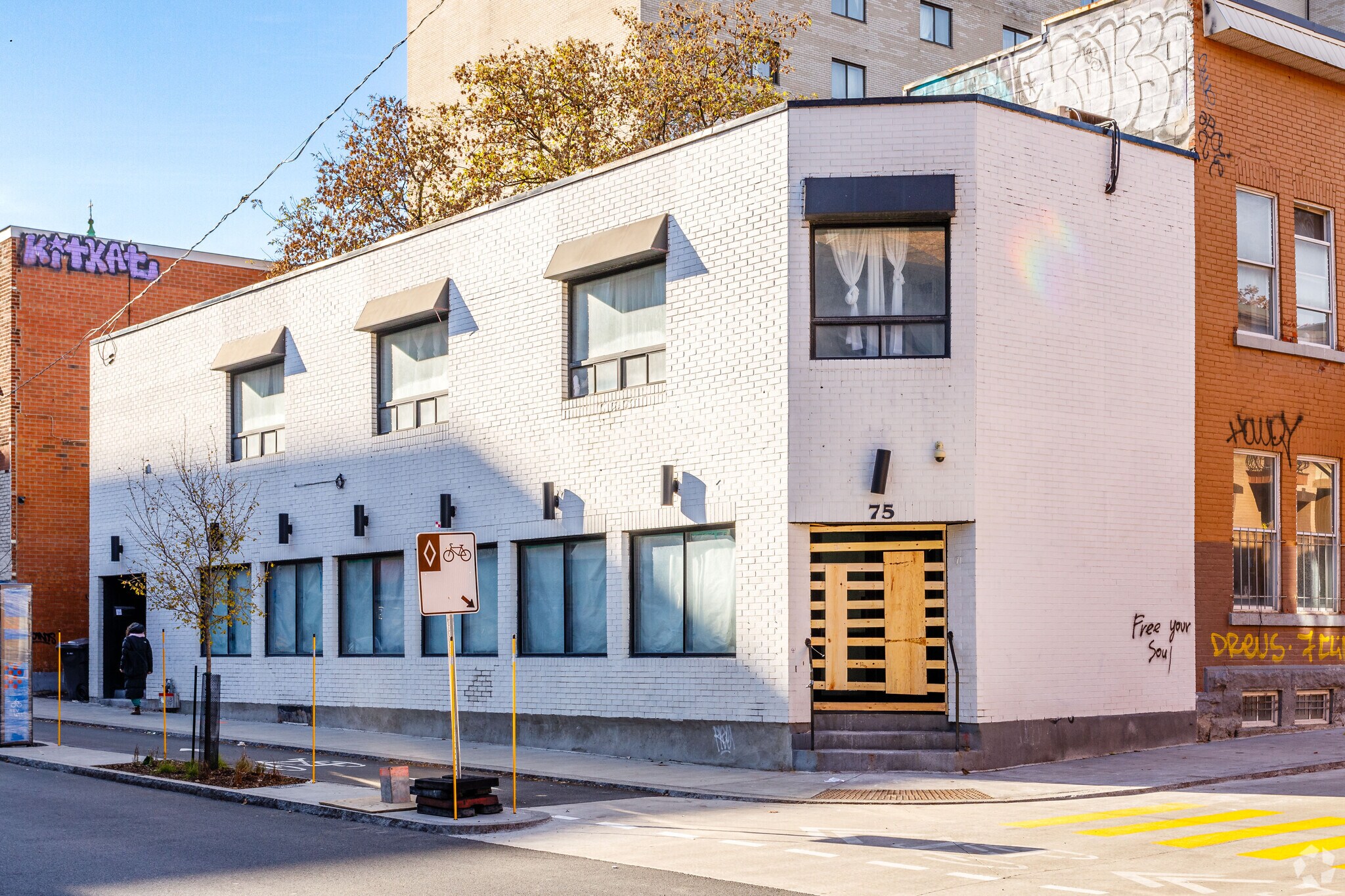 71-75 Av Des Pins O, Montréal, QC for sale Building Photo- Image 1 of 1