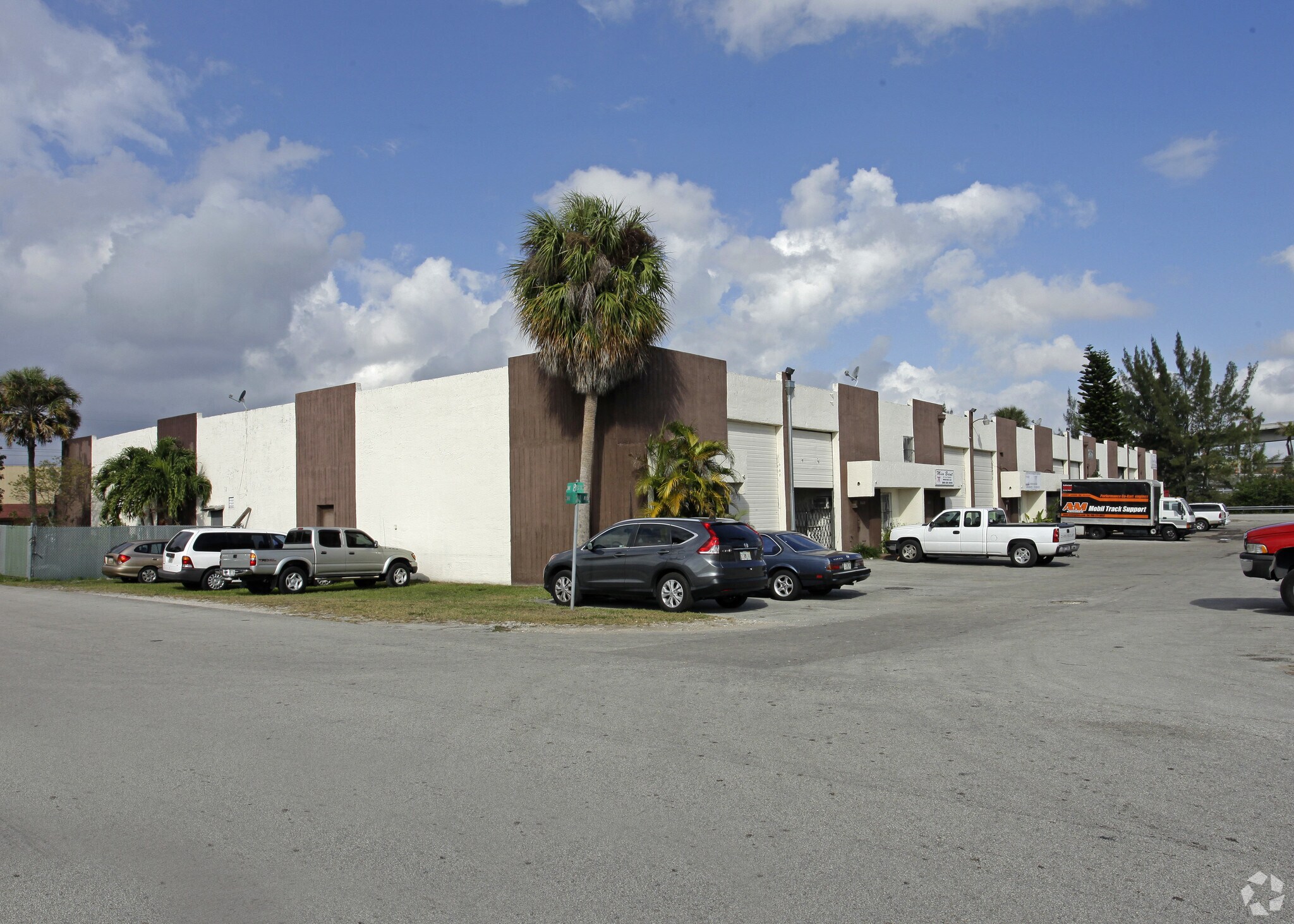 8012-8076 W 21st Ave, Hialeah, FL for sale Primary Photo- Image 1 of 7