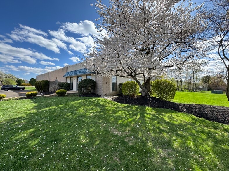 2 Pheasant Run, Newtown, PA for sale - Building Photo - Image 2 of 25