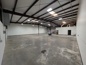 297 Industrial Park Dr, Lawrenceville, GA for lease Interior Photo- Image 1 of 8