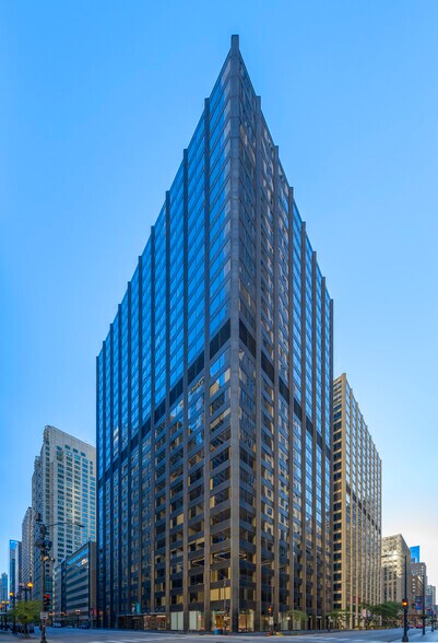 230 W Monroe St, Chicago, IL à louer - Photo du bâtiment - Image 3 de 24