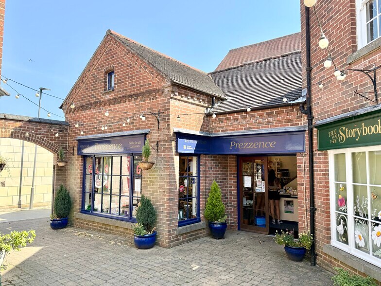 1 Bishops Ct, Daventry à louer - Photo du bâtiment - Image 1 de 3