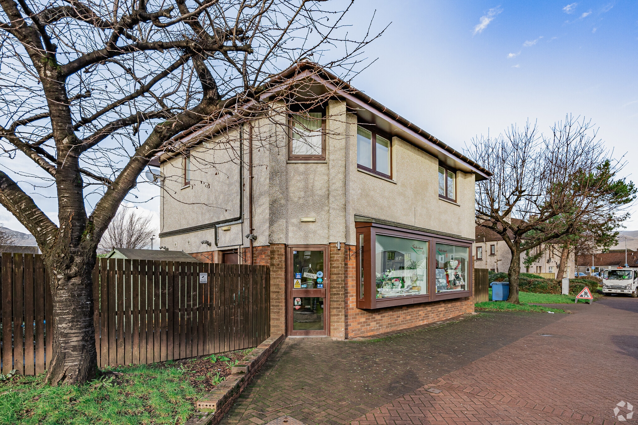 12-14 Main St, Tullibody for sale Primary Photo- Image 1 of 3