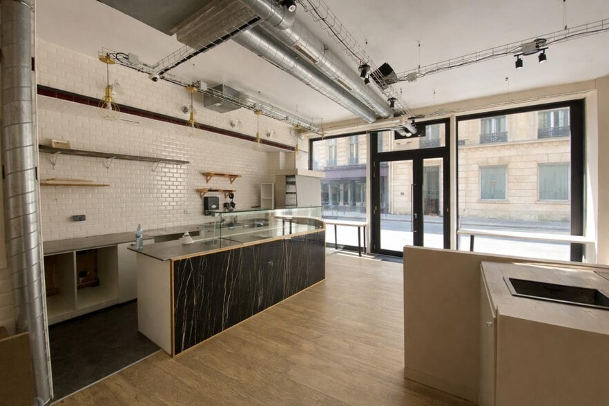 Rue Du Faubourg Saint-Honoré, Paris for lease - Interior Photo - Image 2 of 6