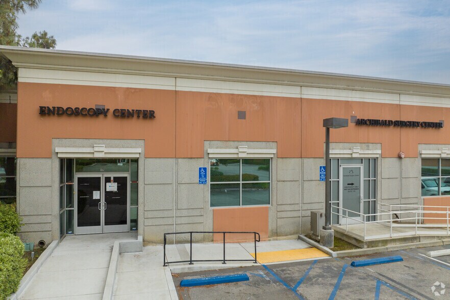 9674 Archibald Ave, Rancho Cucamonga, CA à vendre - Photo du bâtiment - Image 3 de 6