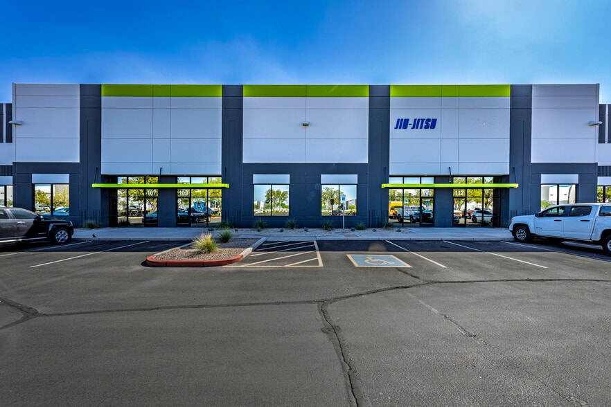 7931 E Pecos Rd, Mesa, AZ for lease - Building Photo - Image 2 of 19