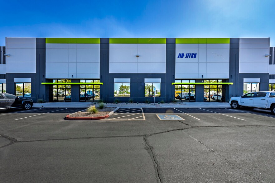 7931 E Pecos Rd, Mesa, AZ à louer - Photo du bâtiment - Image 2 de 19