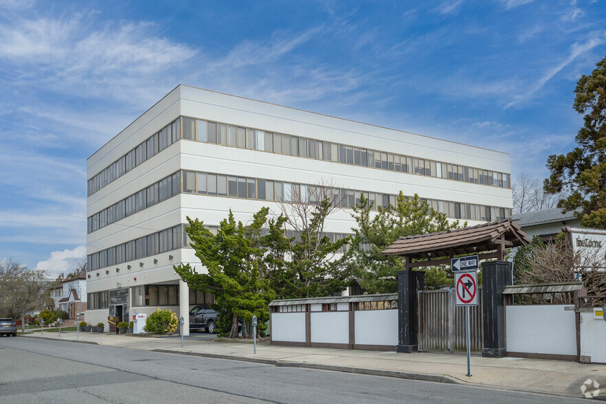 10 5th St, Valley Stream, NY for lease - Primary Photo - Image 1 of 4