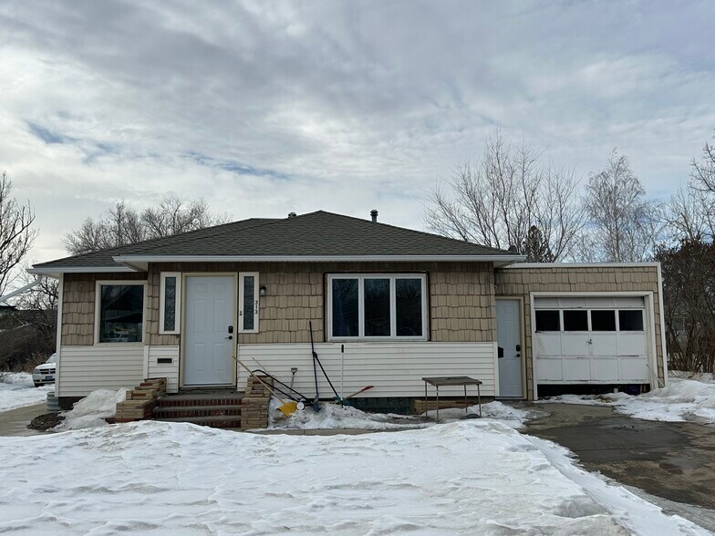 313 Sheridan St, Plentywood, MT à vendre - Photo du bâtiment - Image 2 de 28