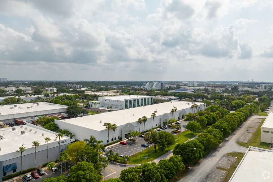 10400 NW 21st St, Miami, FL for lease - Building Photo - Image 3 of 7