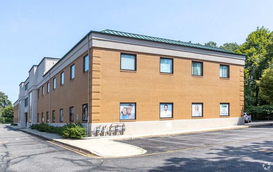599 Route 37 W, Toms River, NJ à louer - Photo du bâtiment - Image 3 de 5