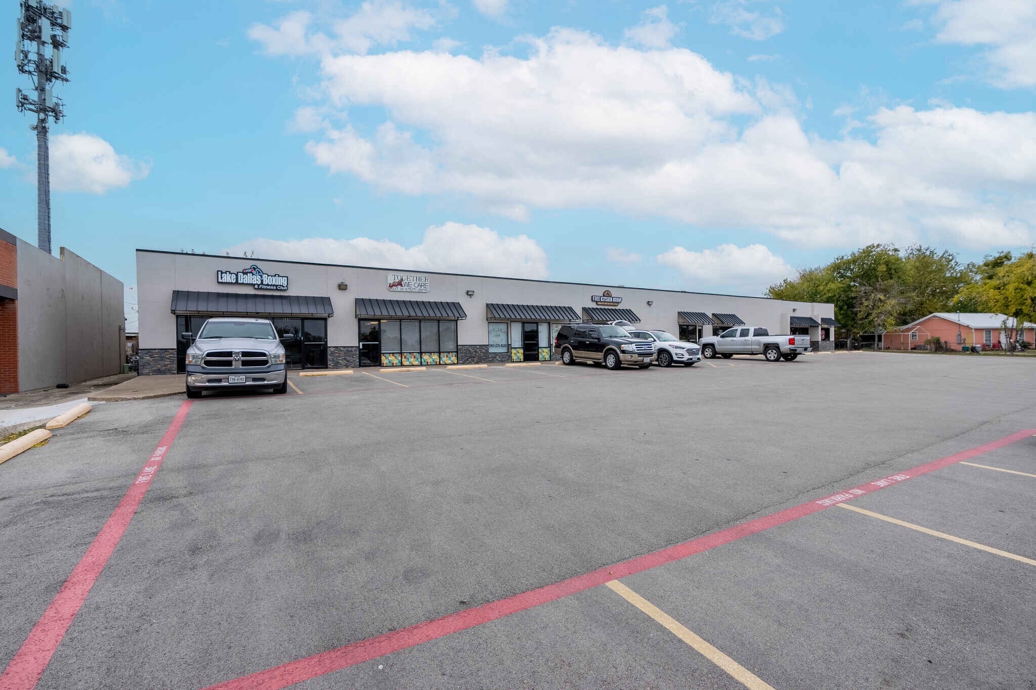 500 S Lake Dallas Dr, Lake Dallas, TX for lease Building Photo- Image 1 of 13
