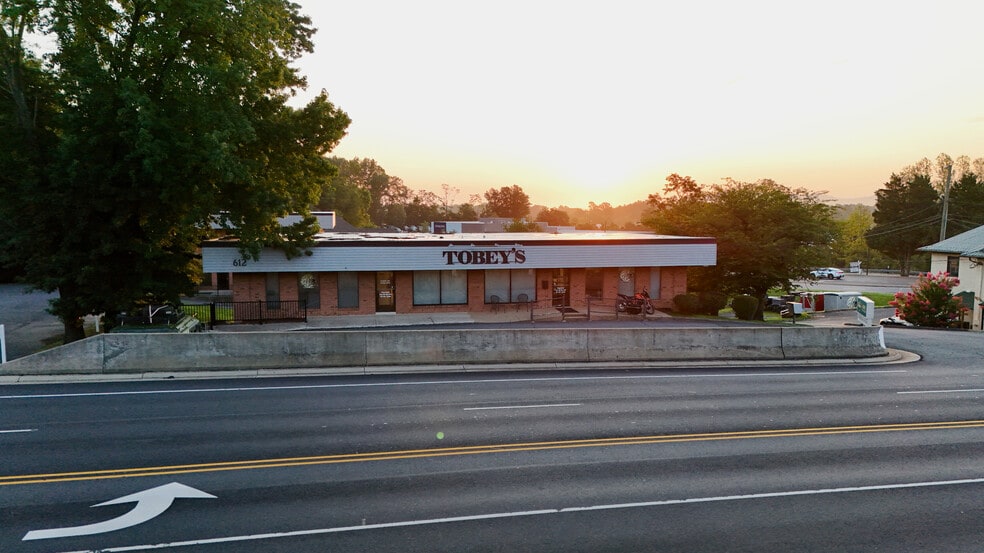 612 Rio Rd W, Charlottesville, VA for lease - Building Photo - Image 3 of 8