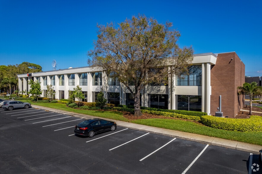 9721 Executive Center Dr N, Saint Petersburg, FL à louer - Photo du bâtiment - Image 2 de 7