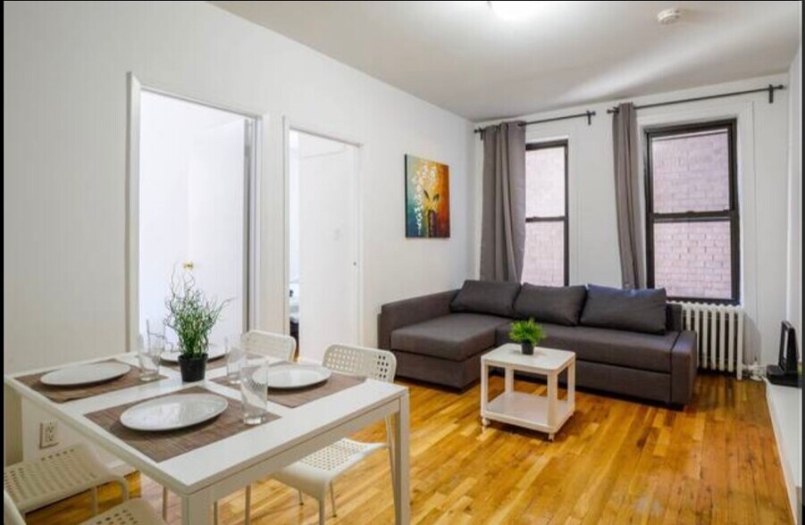 343 E 66th St, New York, NY à vendre - Photo du bâtiment - Image 2 de 10