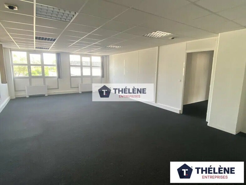 Office in Montpellier for lease - Interior Photo - Image 1 of 4