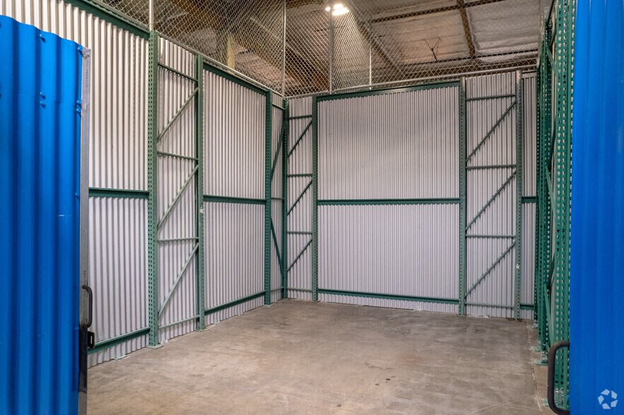 3731 Warner Ave, Santa Ana, CA à louer - Photo du bâtiment - Image 1 de 44