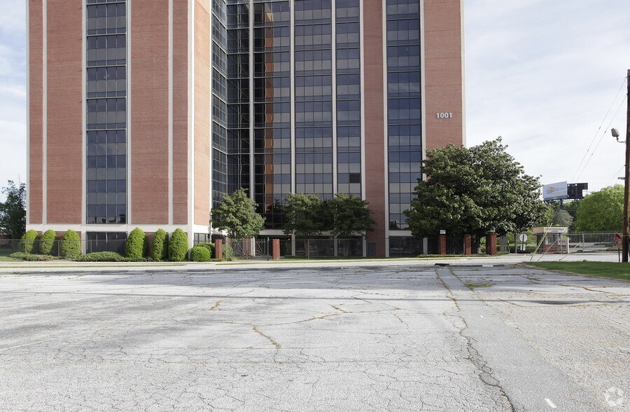1001 International Blvd, Hapeville, GA à vendre - Photo du bâtiment - Image 2 de 3
