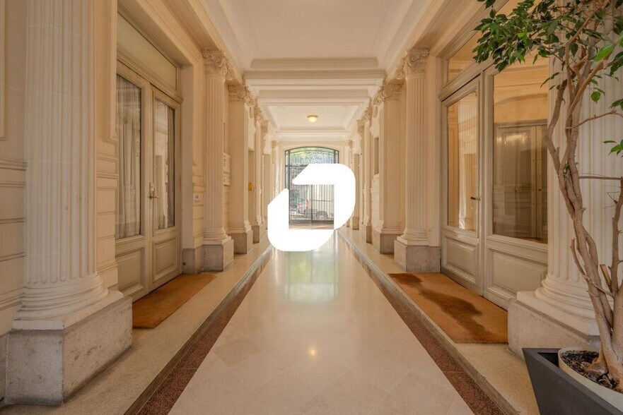 63 Avenue Marceau, Paris à vendre - Photo du bâtiment - Image 3 de 15
